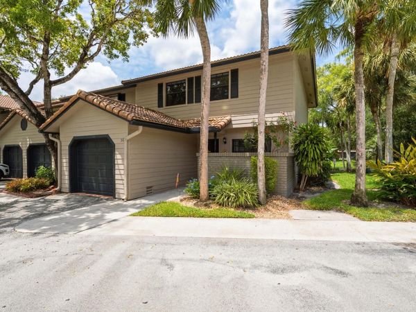 9014 Vineyard Lake Drive, Plantation, FL 33324