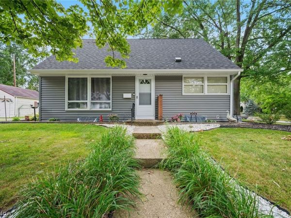 1524 Bancroft Street , Cuyahoga Falls, OH 44221