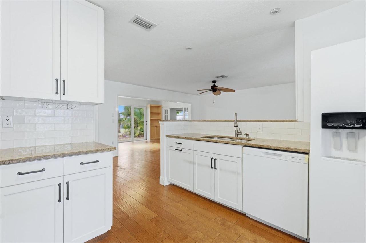 5273 Villa Majorca Court, Unit 25, Sarasota, FL 34235 Photo