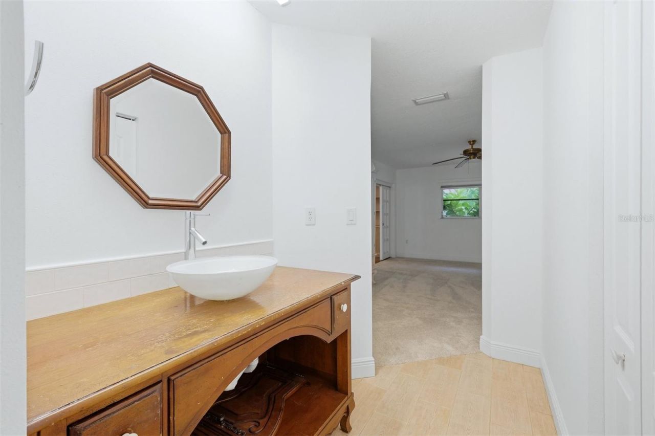 5273 Villa Majorca Court, Unit 25, Sarasota, FL 34235 Photo