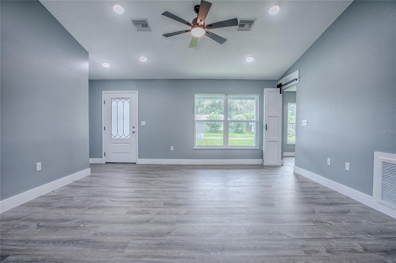 557 County Road 487 , Lake Panasoffkee, FL 33538 Photo