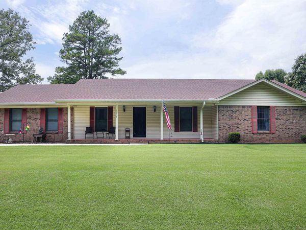 1214 Indian St, Tuscumbia, AL 35674