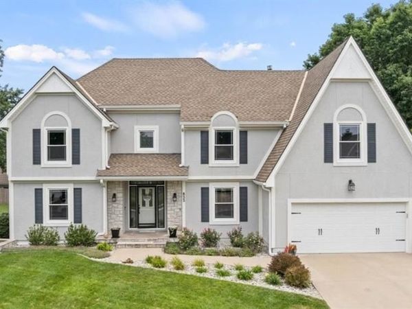 833 NW High Point Drive, Lee's Summit, MO 64081