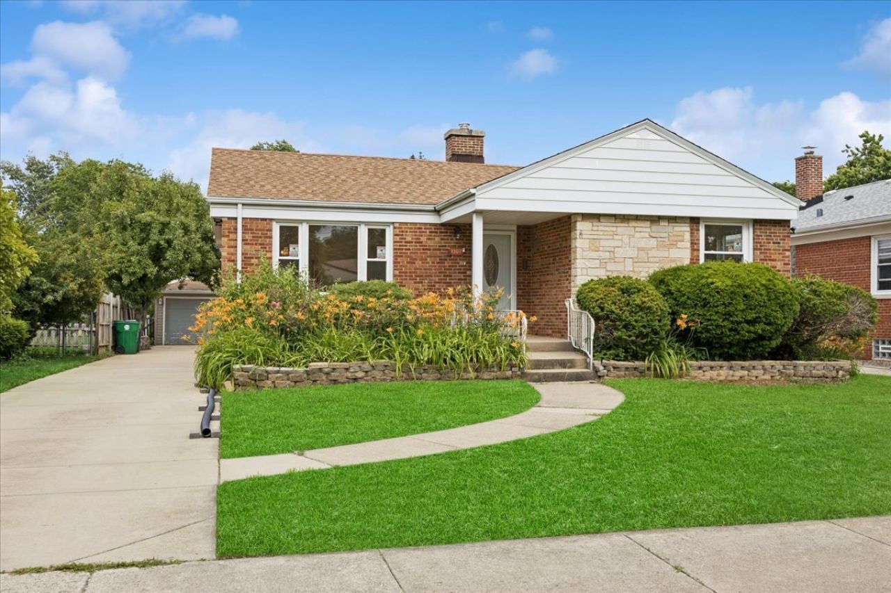 1307 Hull Avenue , Westchester, IL 60154