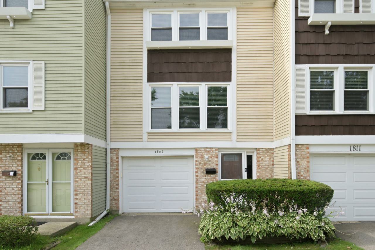 1809 Dumont Lane, Schaumburg, IL 60194