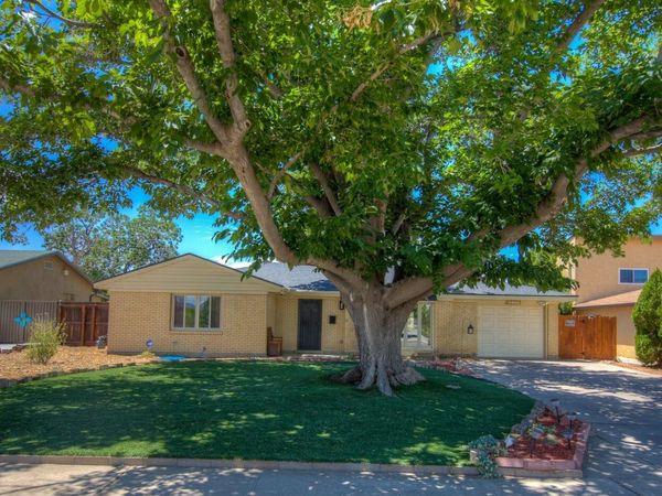 6853 Mossman Place NE, Albuquerque, NM 87110