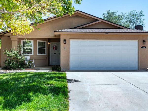 924 Somerset Meadows Drive NE, Rio Rancho, NM 87144