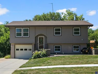 236 Plum Creek Lane, Seward, NE 68434