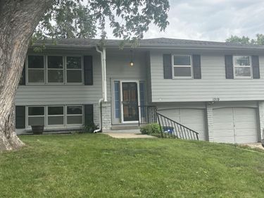 1319 S 165th Street, Omaha, NE 68130