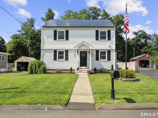 28 Macarthur, North Haven, CT 06473