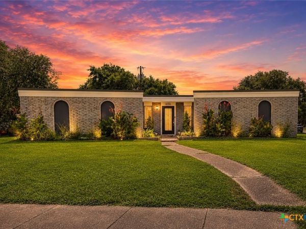 101 Mc Dow Street , Victoria, TX 77901