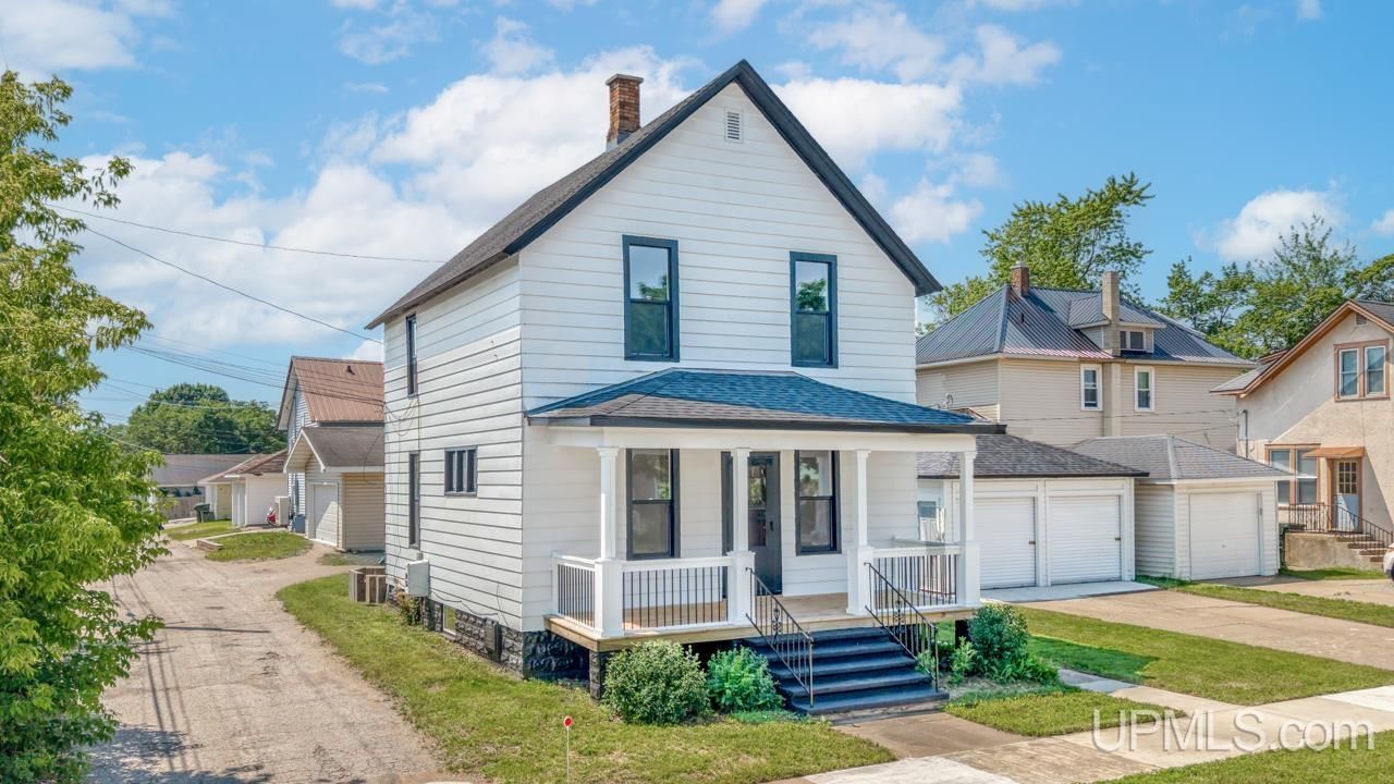 1413 S 3rd Avenue, Escanaba, MI 49829 Main Photo