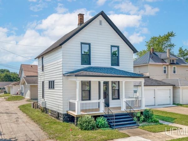 1413 S 3rd Avenue, Escanaba, MI 49829