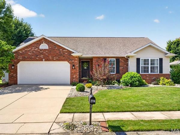 2714 Falcon Crest Drive, Edwardsville, IL 62025
