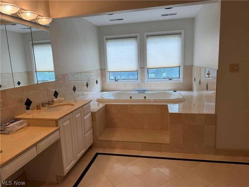 2455 Buckhurst Drive, Beachwood, OH 44122 Photo 18