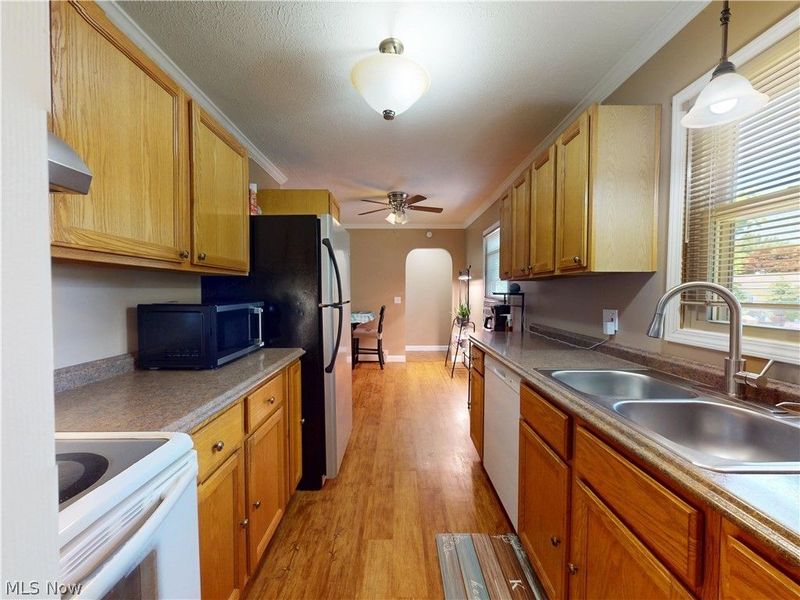 1575 Grove Avenue, Madison, OH 44057 Photo 8