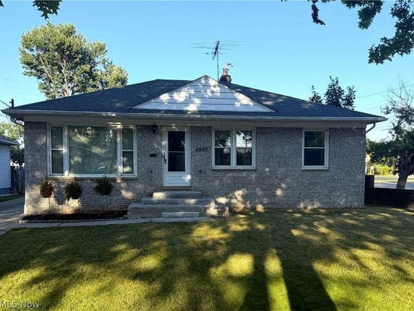 6597 Mandalay Drive, Parma Heights, OH 44130