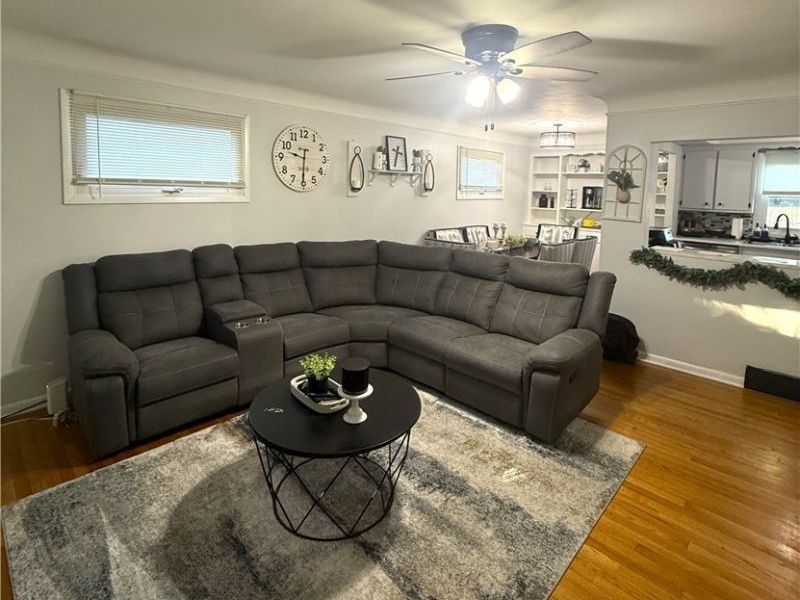 6597 Mandalay Drive, Parma Heights, OH 44130 Photo 2