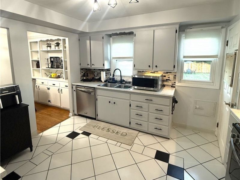 6597 Mandalay Drive, Parma Heights, OH 44130 Photo 7