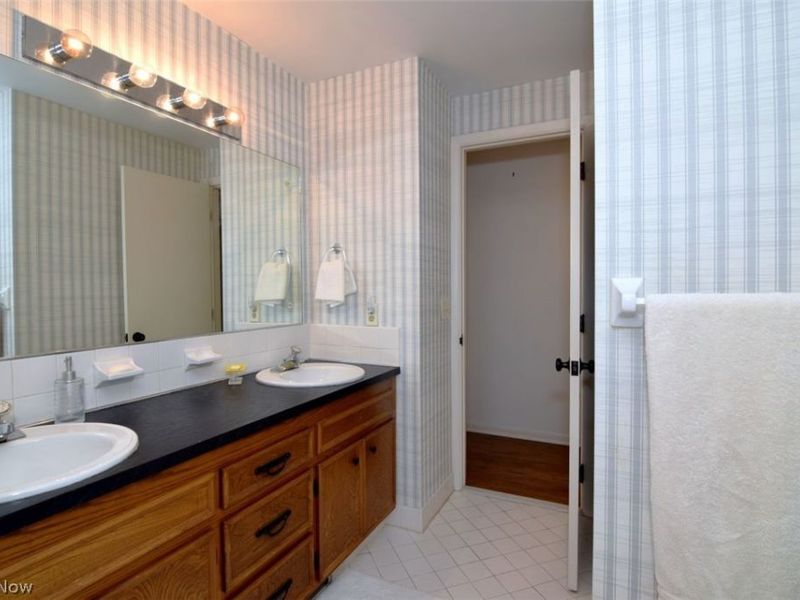 6490 Foxboro Drive, Mayfield Village, OH 44143 Photo 29