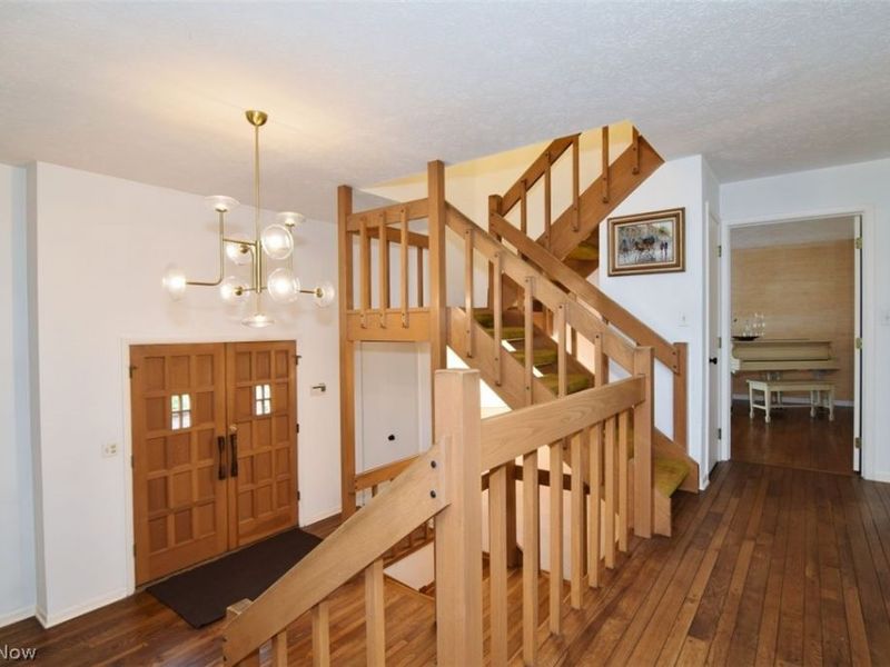6490 Foxboro Drive, Mayfield Village, OH 44143 Photo 4