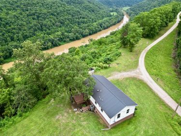 301 T Estes Road, Beattyville, KY 41311