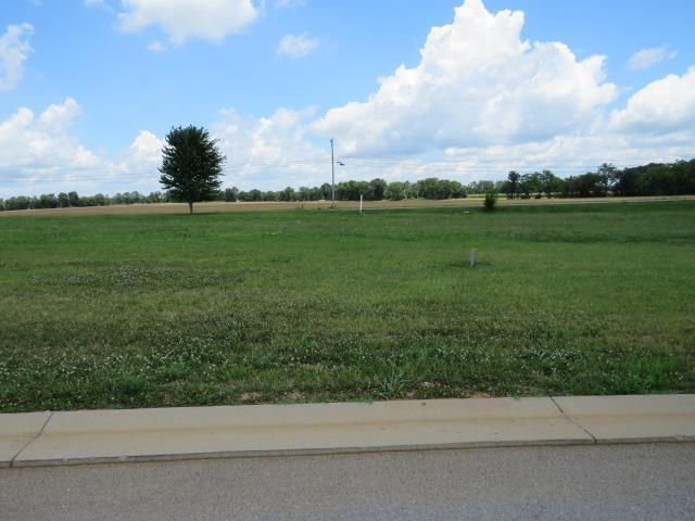 402 Meadow Glenn Lane, Hopkinsville, KY 42240 Main Photo