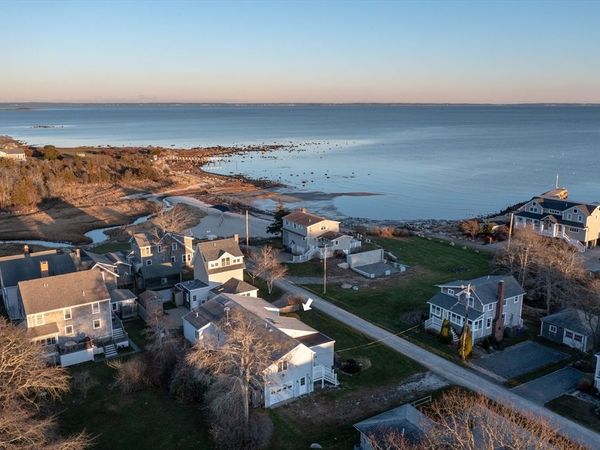 6 Mattakiset Rd, Mattapoisett, MA 02739