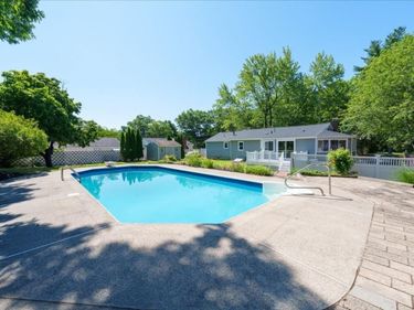 23 Taunton St, Bellingham, MA 02019