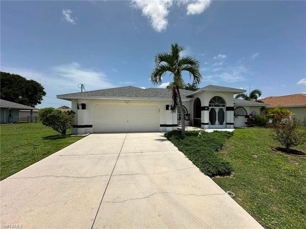 22 SE 14th CT , CAPE CORAL, FL 33990