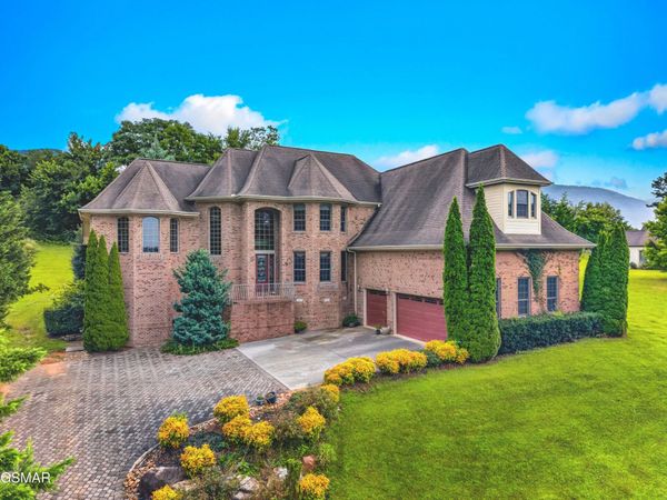 4318 Stonehenge Way, Dandridge, TN 37725
