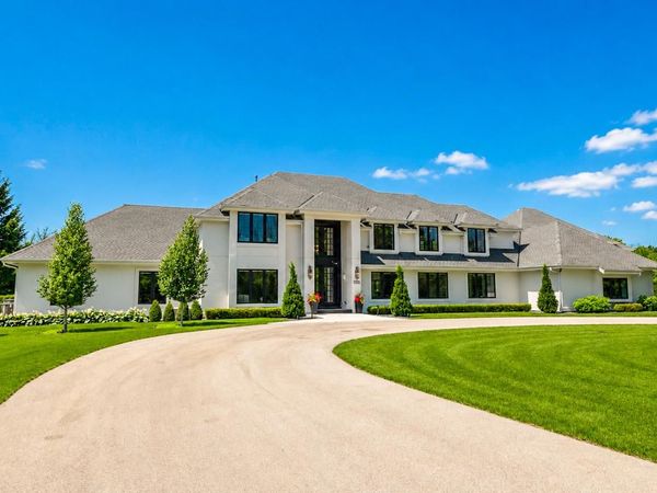 8615 N Dean CIRCLE, River Hills, WI 53217