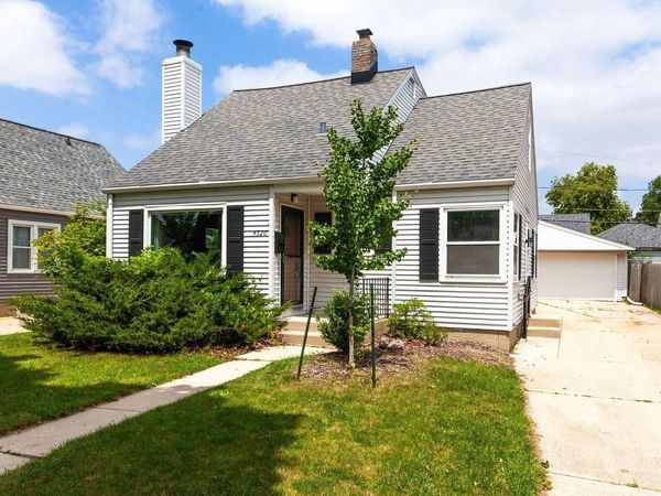 4520 W Fillmore DRIVE, Milwaukee, WI 53219