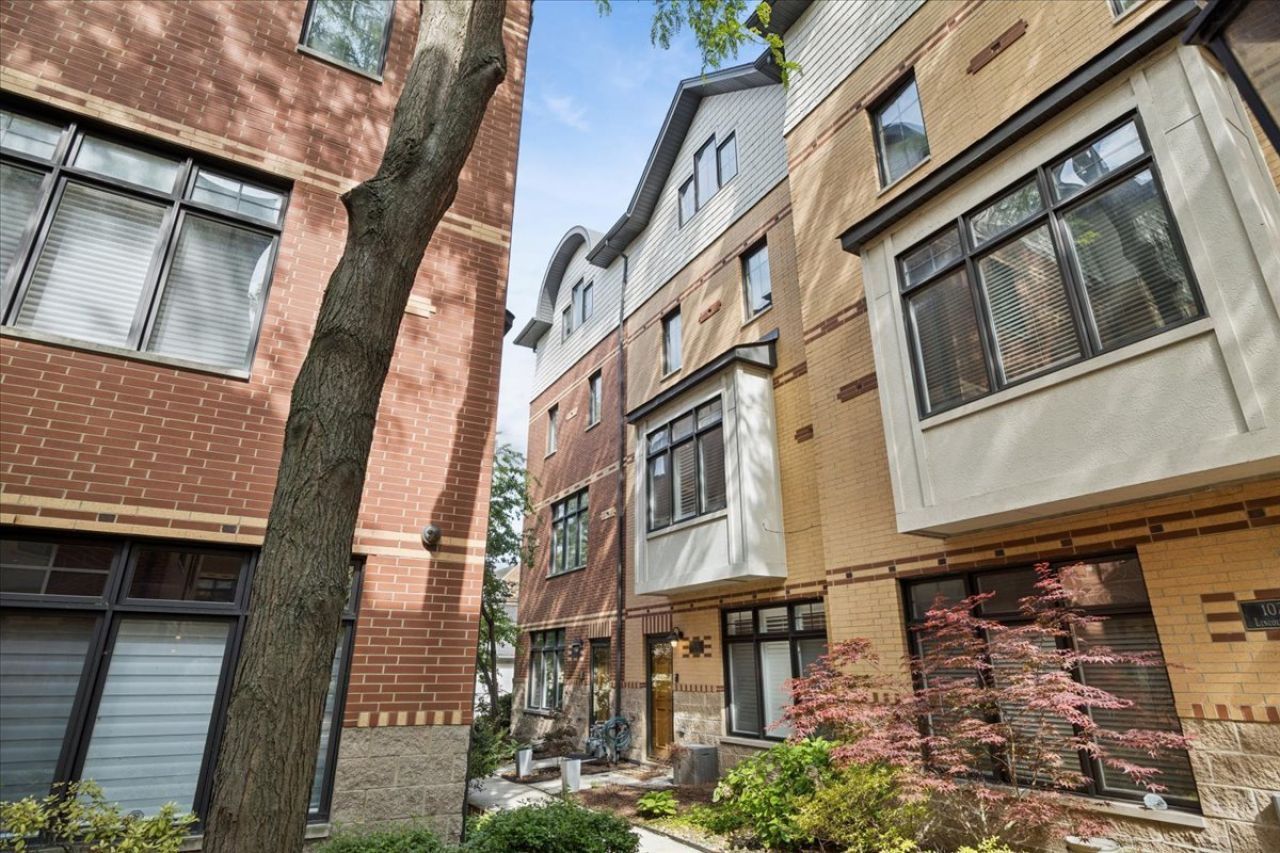 1031 LINCOLN Trail , Oak Park, IL 60302