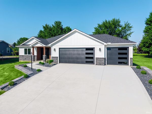 4085 E Oldfield Drive, Leesburg, IN 46538