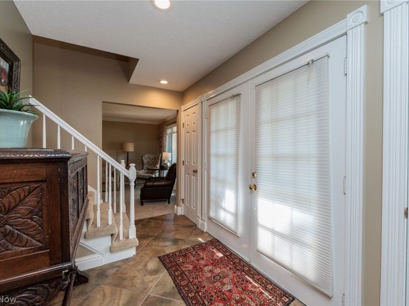 3854 Kings Mill Run, Rocky River, OH 44116 Photo 2