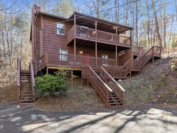 2777 Mountain View Circle , Sevierville, TN 37862
