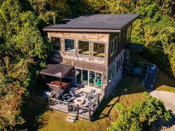 869 Chestnut Drive , Gatlinburg, TN 37738