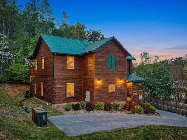 2918 Fiddlers Creek Way , Pigeon Forge, TN 37863