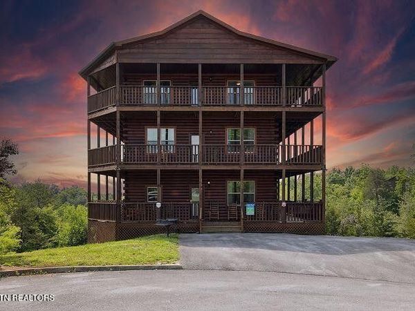 1911 Oakmont Drive , Sevierville, TN 37876