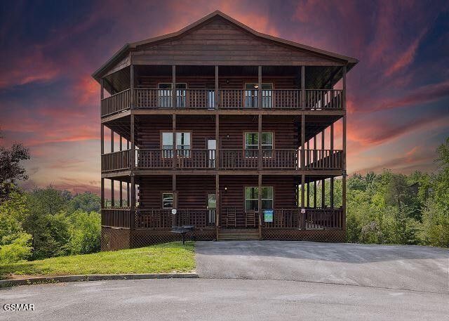1911 Oakmont Drive , Sevierville, TN 37876 Main Photo