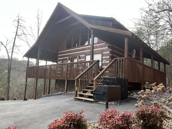 1554 Bear Valley Road , Sevierville, TN 37876