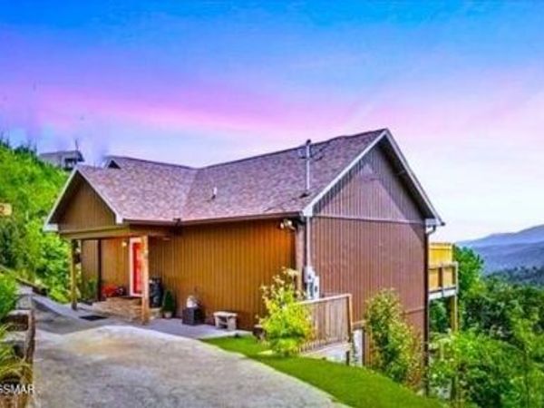 862 Sourwood Drive , Gatlinburg, TN 37738