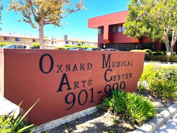 977 W 7th Street W, Oxnard, CA 93030