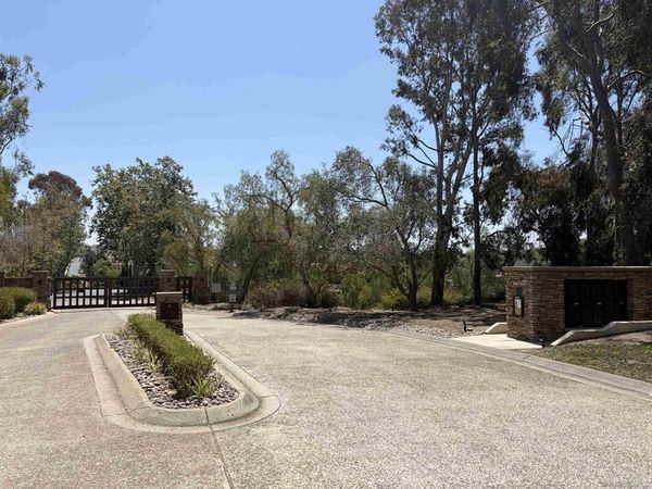 5591 Meadows Del Mar, San Diego, CA 92130