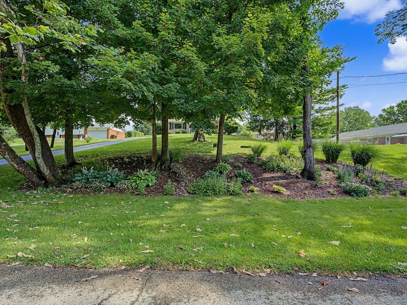 2850 Locust Drive, Springfield, OH 45504 Photo 2