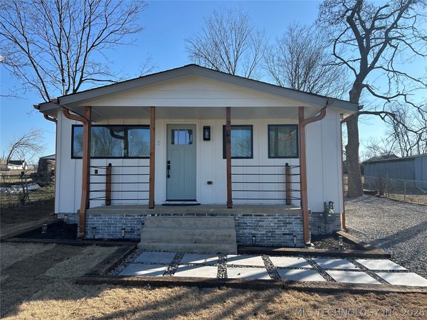 704 S Maryland Avenue , Claremore, OK 74017