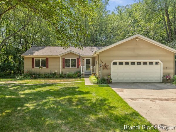 6189 Tanglewood Drive, Lowell, MI 49331
