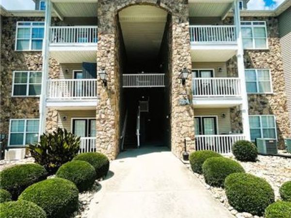 7104 W Friendly Avenue , Unit 207, Greensboro, NC 27410