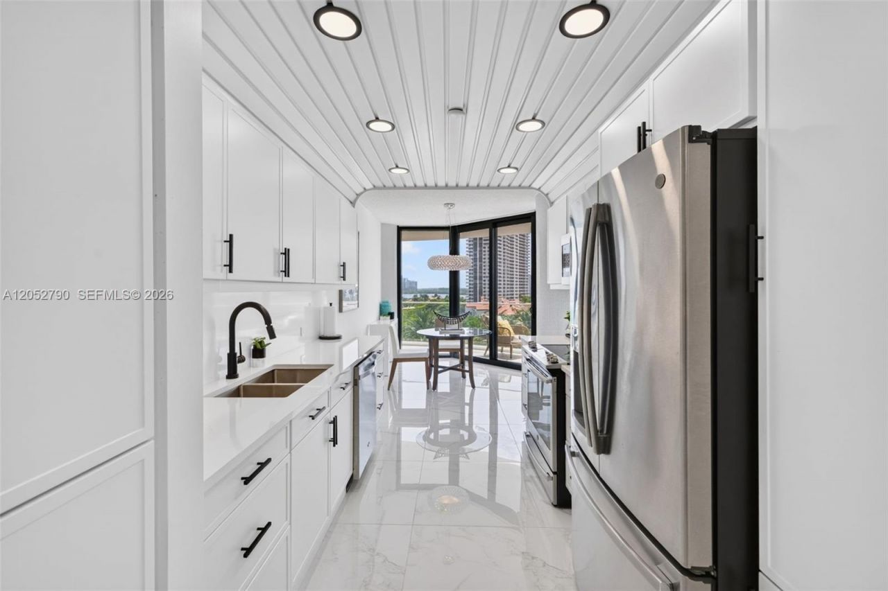 2800 Island Bl , Unit 904, Aventura, FL 33160 Photo